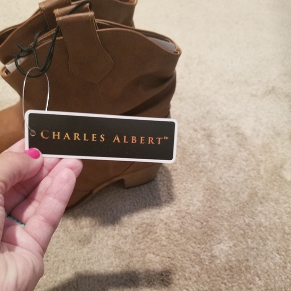 Tan boots - Picture 3 of 4